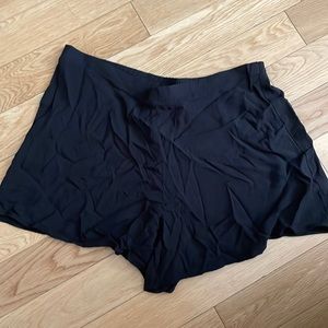 Black stretchy Mudd shorts